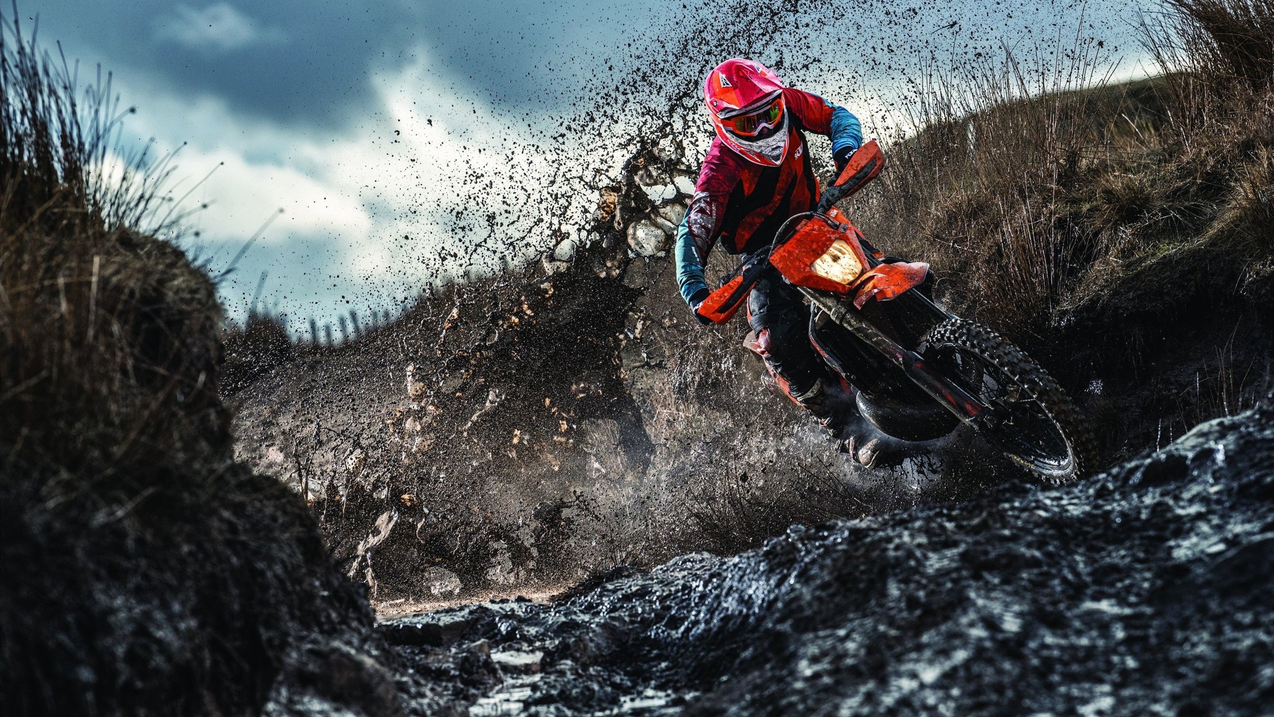 开云体育iOS版下载-萨拉赫回归赛场，高光表现首场状态亮眼，切尔西观众沸腾！